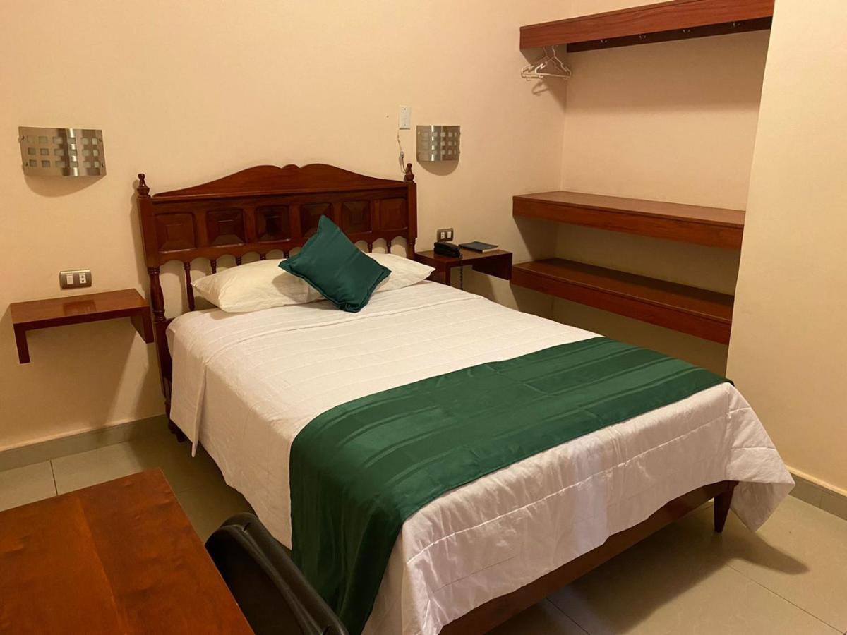 Tariri Hotel Pucallpa Esterno foto